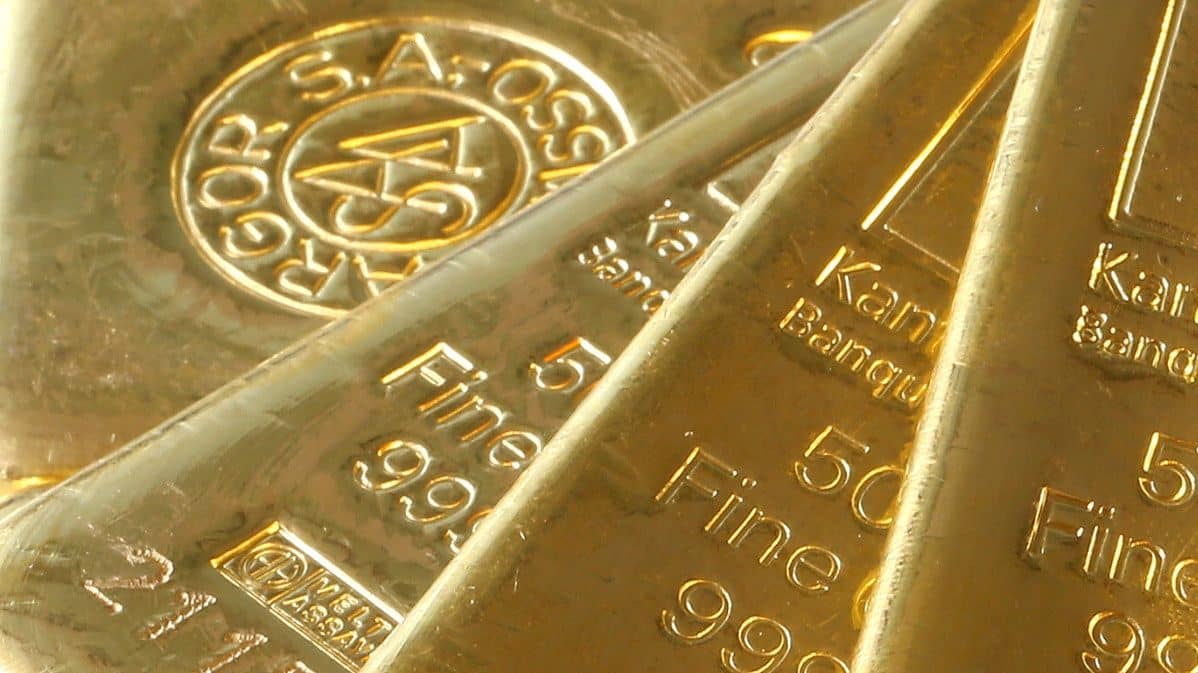 Gold Price Today, 31 Jan 2023: Gold edges lower; traders await US Fed rate hike verdict, expect choppy trade