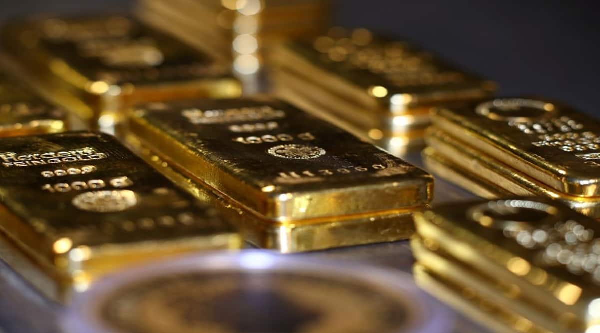 Gold prices rise, underlying trend bullish; avoid short positions, target at Rs 57200/10 gm