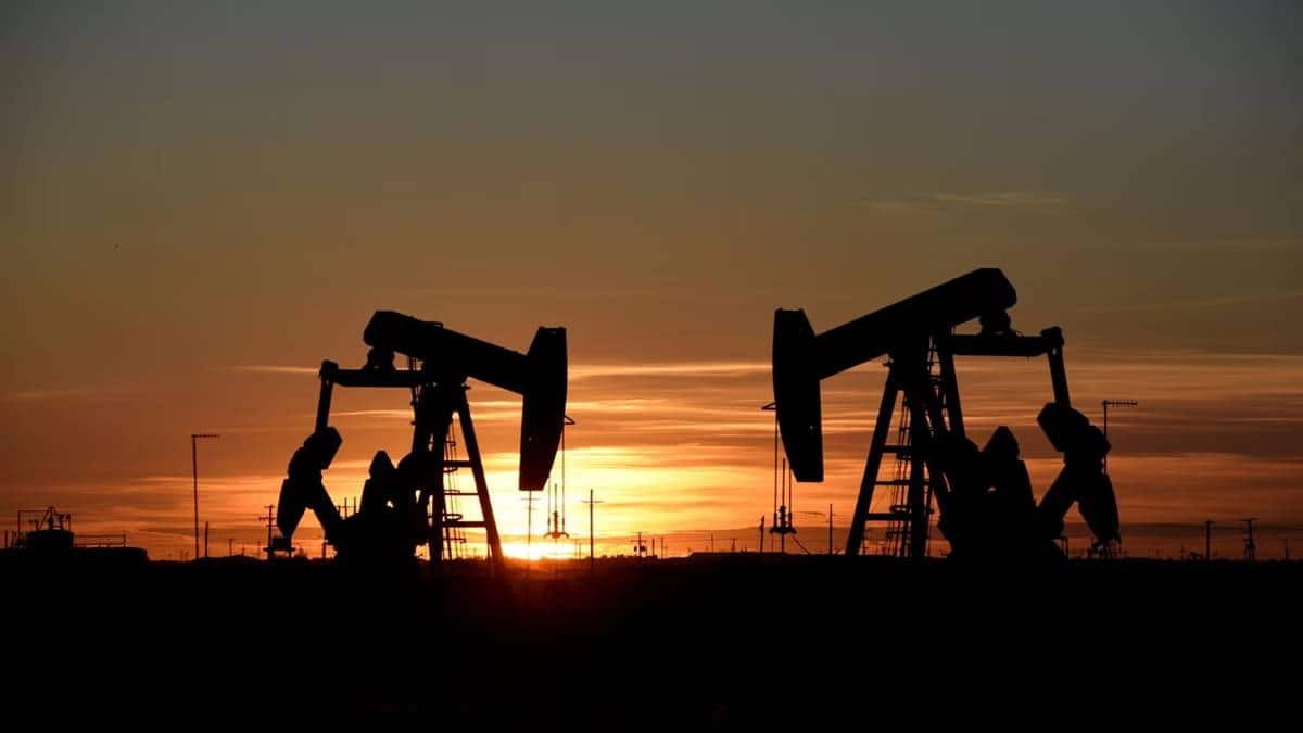 Crude oil prices edge up on strong US economic data, Chinese demand hope