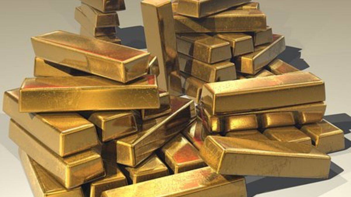 Gold falls Rs 130; silver declines Rs 232